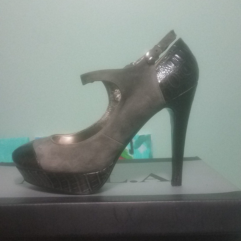Woman shoes
